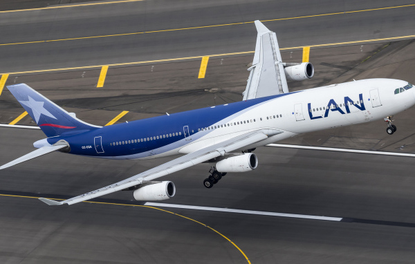Airbus авиакомпании LAN взлетает