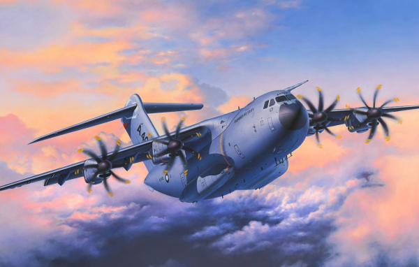 Военный транспортный самолет Airbus  A400M  в небе