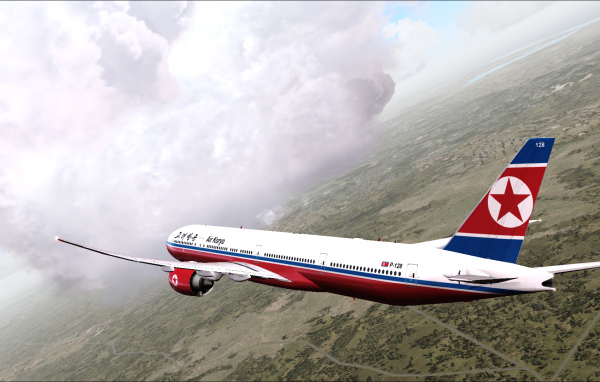 Самолет Boeing 777 авиакомпании Air Koryo  летит над землей 