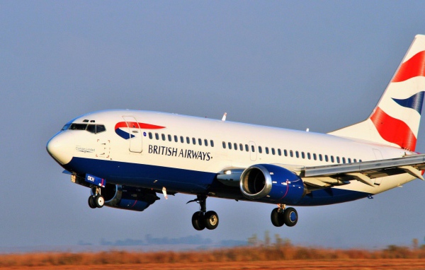 The Boeing 777 of British Airways is preparing to remove the chassis