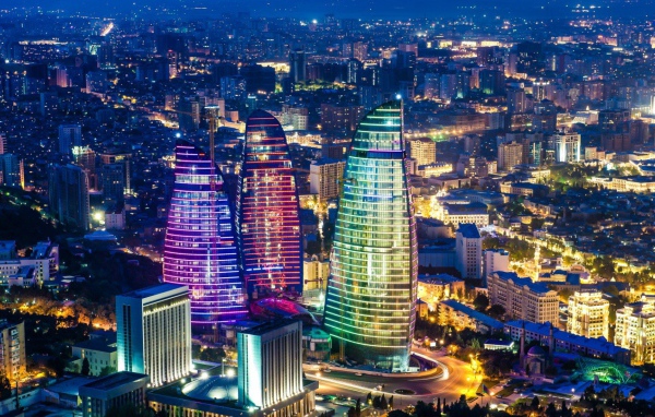 Пламенные башни вечером  Баку 