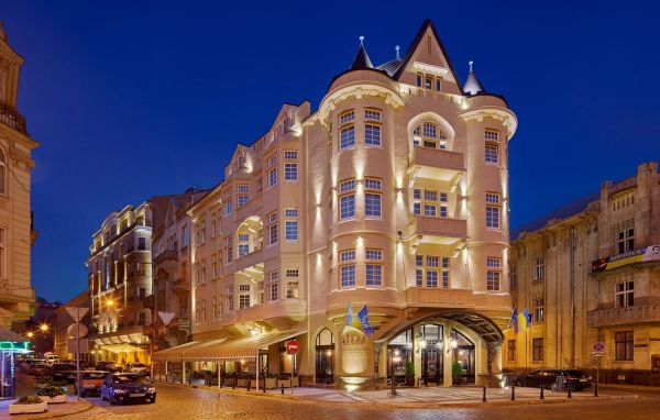 Красивый отель Атлас Делюкс в центре Львова 