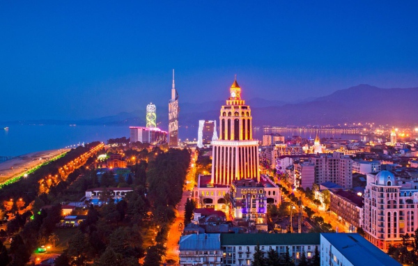 Красивый вечерний  город Батуми 