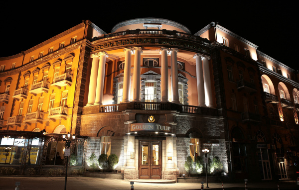 Красивый отель Golden Tulip город Ереван 