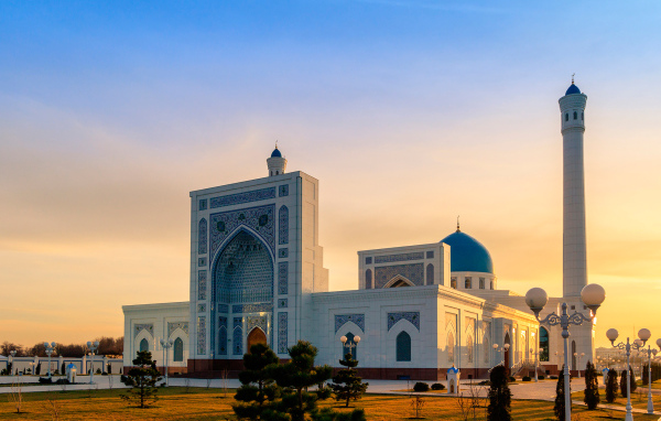 Мечеть Минор на фоне красивого неба город Ташкент 