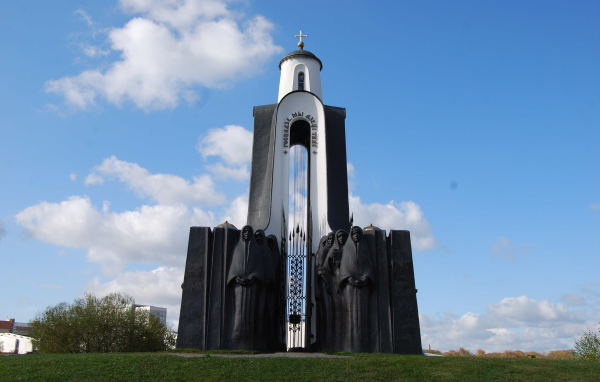 Монумент Остров слез город Минск 