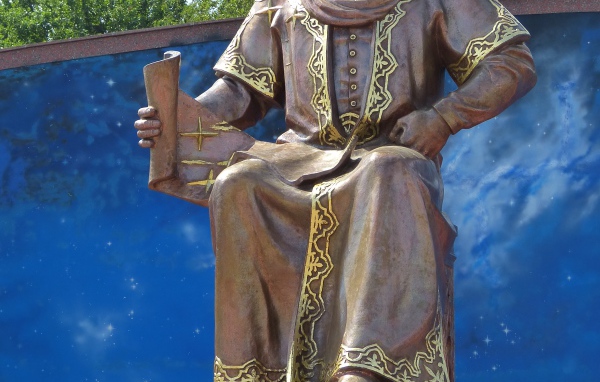 Памятник Мирзо Улугбеку город Самарканд 