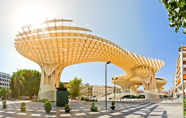 Необычное здание Метрополь Парасоль, Севилья. Испания 