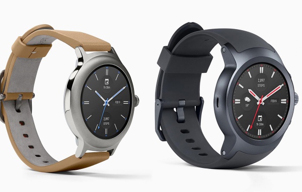 Стильные часы LG Watch Спорт, 2017 на белом фоне