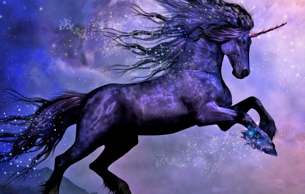 Фантастический черный конь единорог на фоне луны