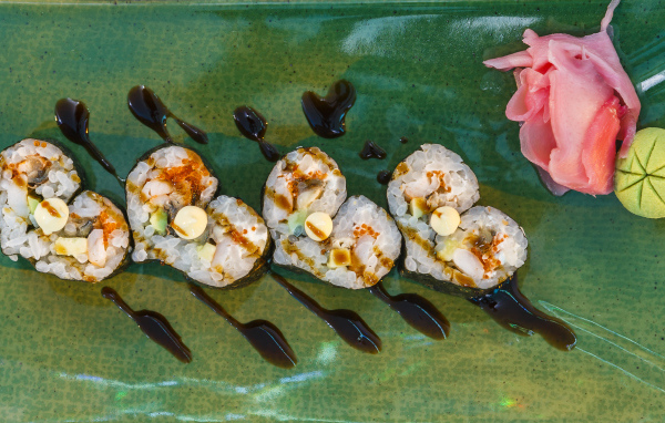 Аппетитные японские суши в форме сердца 