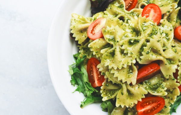 Аппетитная паста с соусом и томатами 