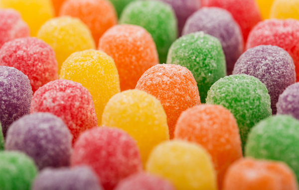 Разноцветные мармеладные конфеты в сахаре 