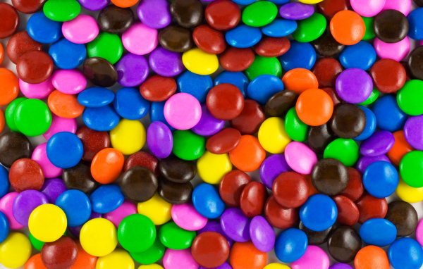 Разноцветные маленькие конфеты 
