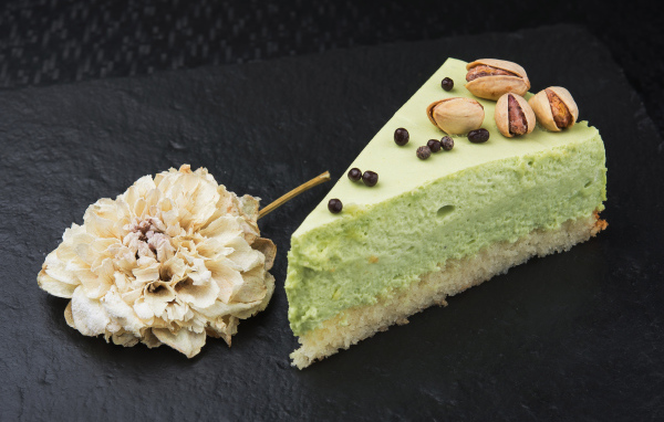 Фисташковый торт с орехами 