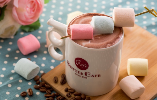 Горячий шоколад с кусочками маршмеллоу