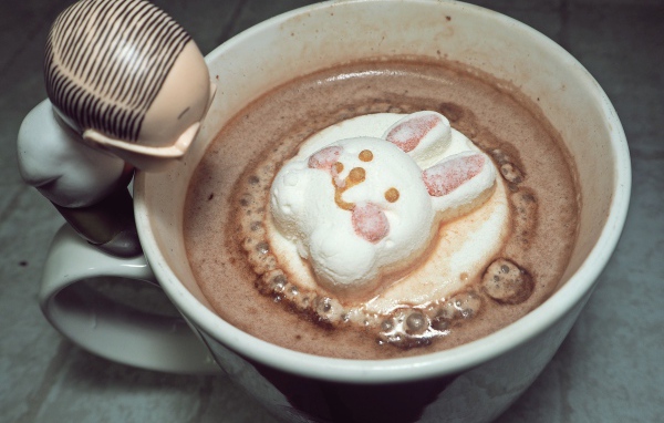 Горячий какао с зайцем из зефира 