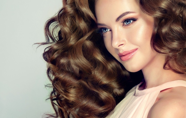 Нежная голубоглазая девушка модель