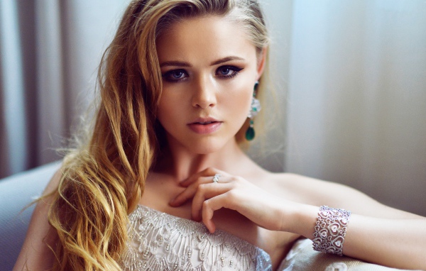 Красивая блондинка модель Кристина Базан