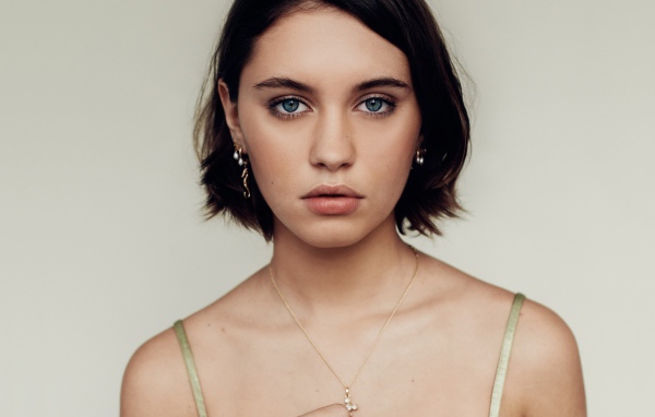 Красивая девушка, английская модель Айрис Лоу