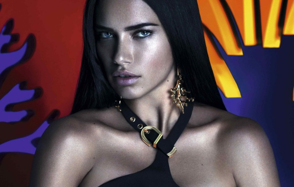 Эффектная девушка супермодель Адриана Лима