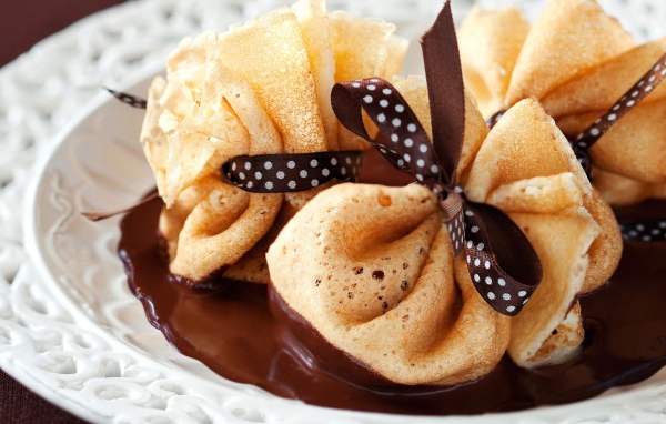 Мешочки из блинов в шоколаде на Масленицу 