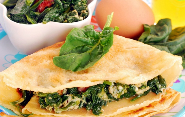 Аппетитные блинчики с зеленью на Масленицу 