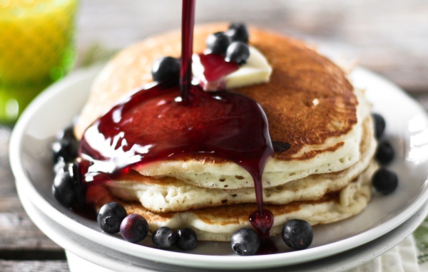 Блинчики с черничным джемом на Масленицу 