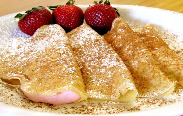 Блинчики с клубникой на Масленицу 