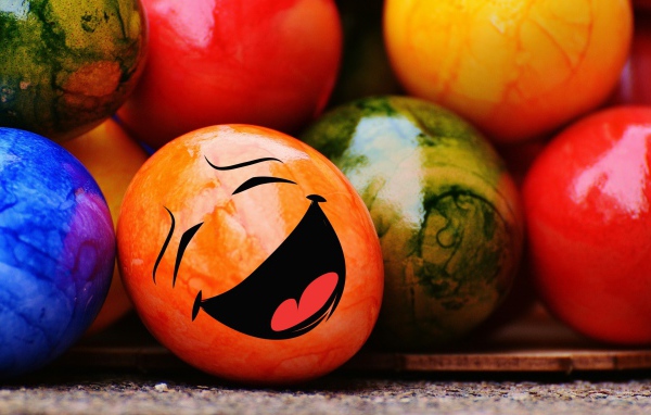 Пасхальное яйцо смайлик 