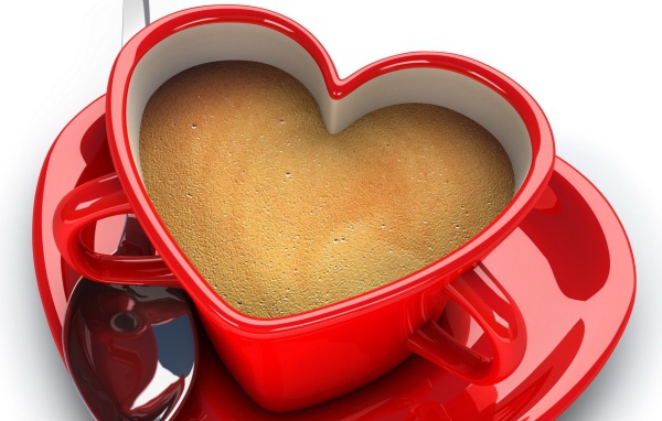 Красная кружка в форме сердца 