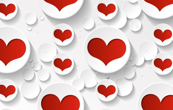 Белые шары с красными сердцами 