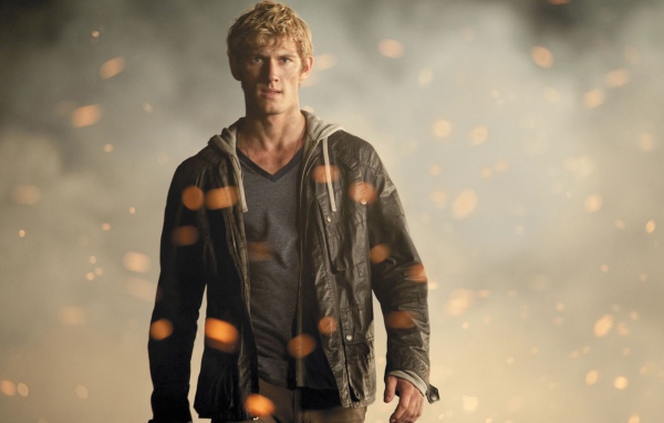 Популярный молодой актер Алекс Петтифер