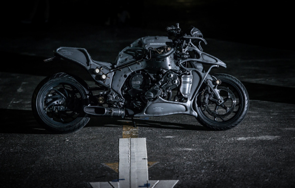 Черный мотоцикл  BMW K1600GTL Juggernaut