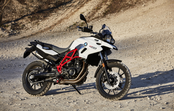 Мотоцикл BMW F 700 GS Rallye на дороге