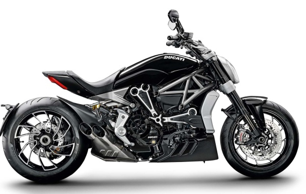 Черный мотоцикл Ducati XDiavel S на белом фоне