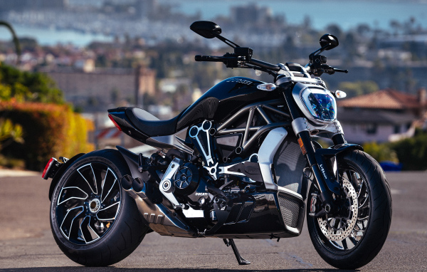 Мотоцикл Ducati  XDiavel S вид сбоку