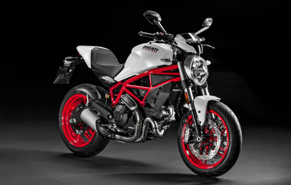 Стильный гоночный мотоцикл Ducati Monster 797 Plus, 2017