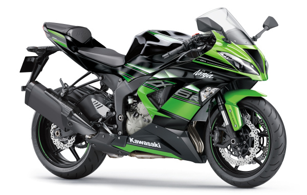 Мотоцикл Kawasaki Ninja ZX-6R на белом фоне
