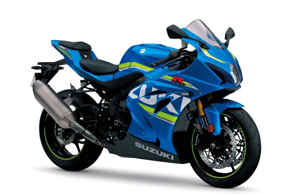Синий мотоцикл Suzuki GSX-R1000, 2017 на белом фоне