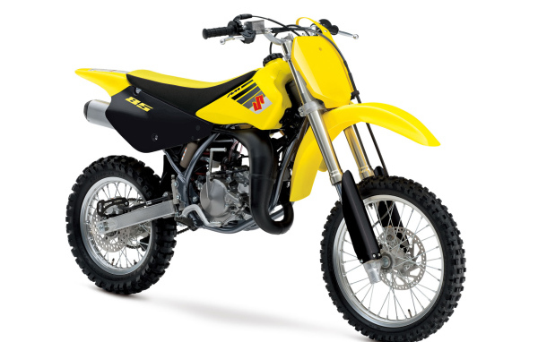 Желтый мотоцикл Suzuki RM85 