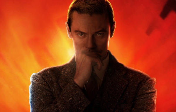 Актер Люк Эванс в фильме Профессор Марстон и Чудо-Женщины, 2017