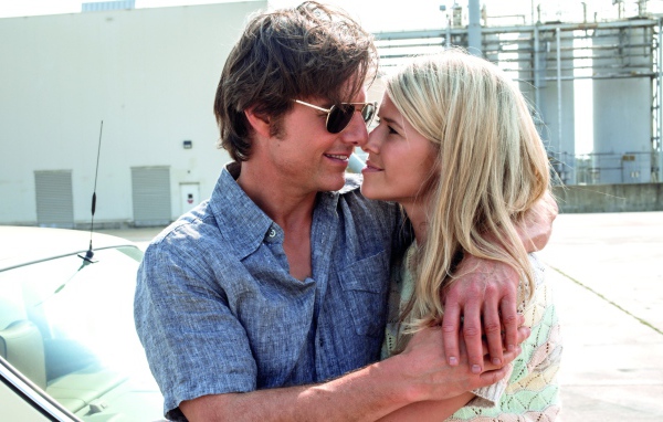 Актеры Том Круз и Сара Райт герои фильма Сделано в Америке,  2017