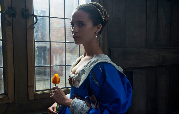 Актриса Алисия Викандер в фильме Тюльпанная лихорадка 2017 