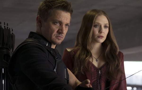 Алая Ведьма и Соколиный Глаз супер герои фильм Первый мститель Противостояние 