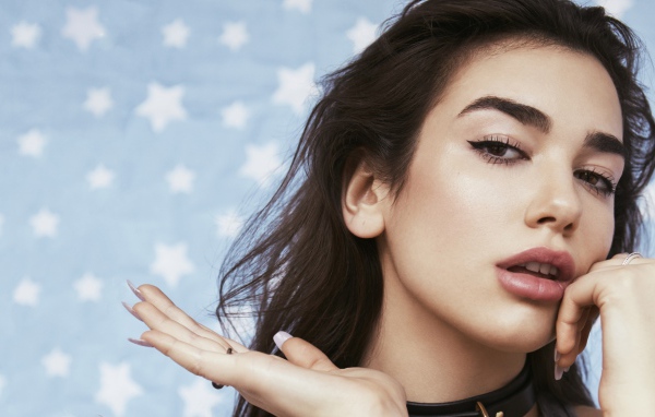 Популярная британская певица Дуа Липа