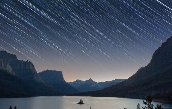 Звездный дождь над норвежский фьордом 