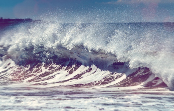 Бушующие волны океана 