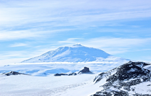 Заснеженный вулкан Эребус, Антарктида