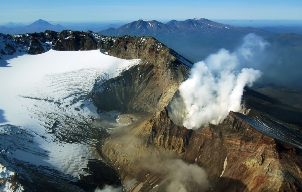 Дымящийся вулкан, Камчатка Россия 